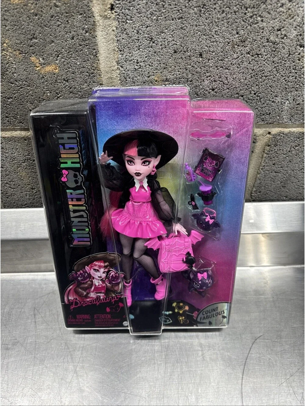 Monster High Draculaura Doll with Pet Bat Cat Count Fabulous & Accessories - New